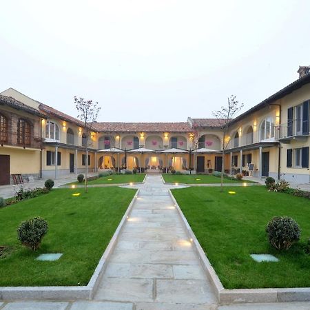 Agriturismo Cascina Varie Castagnito ภายนอก รูปภาพ