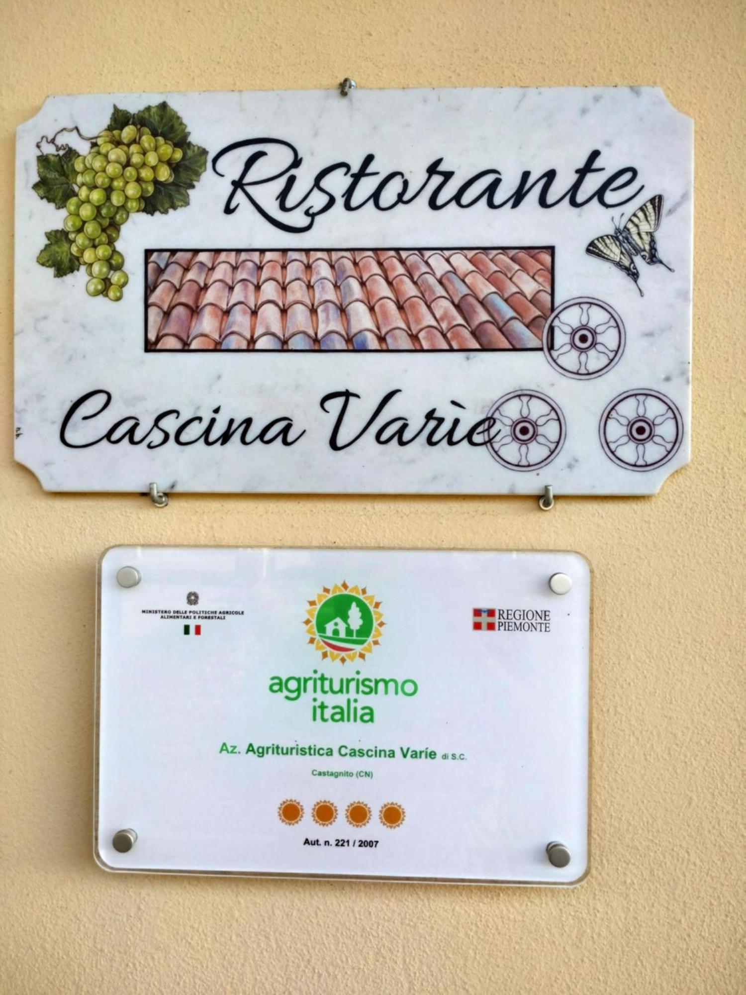 Agriturismo Cascina Varie Castagnito ภายนอก รูปภาพ