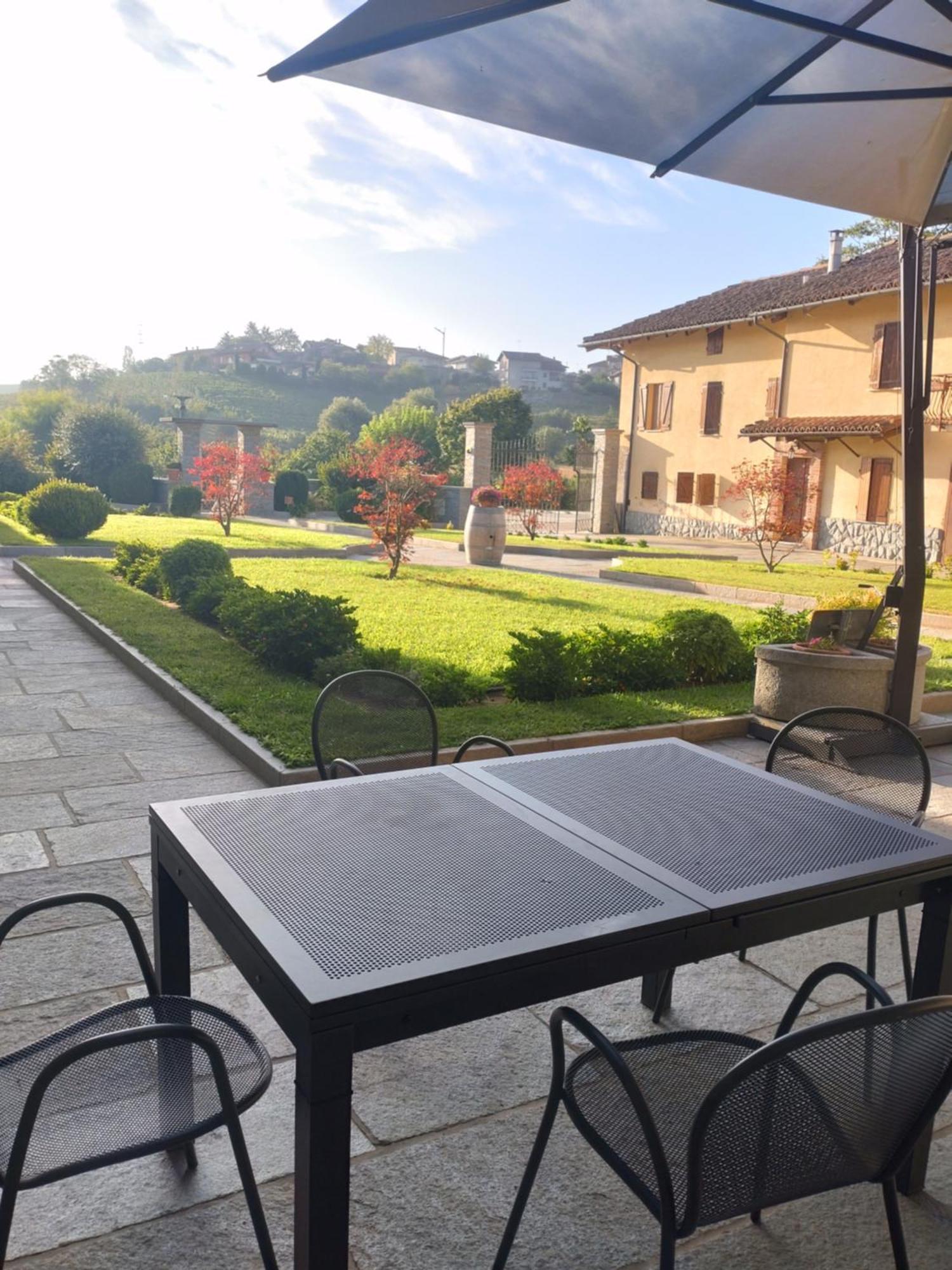 Agriturismo Cascina Varie Castagnito ภายนอก รูปภาพ