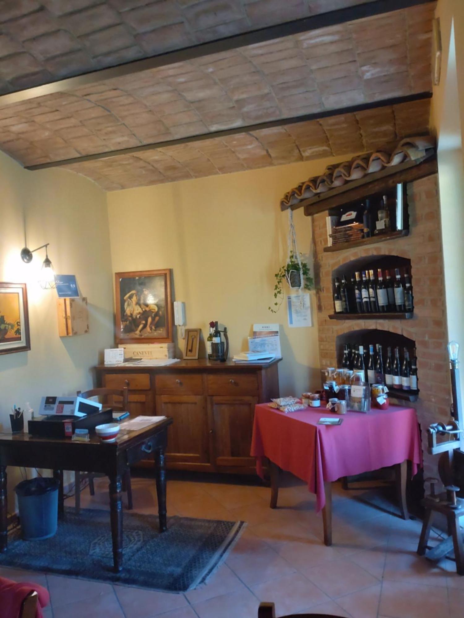 Agriturismo Cascina Varie Castagnito ภายนอก รูปภาพ