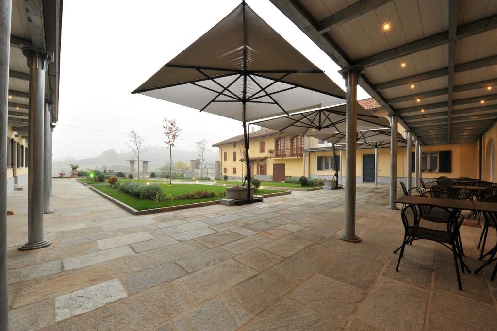 Agriturismo Cascina Varie Castagnito ภายนอก รูปภาพ