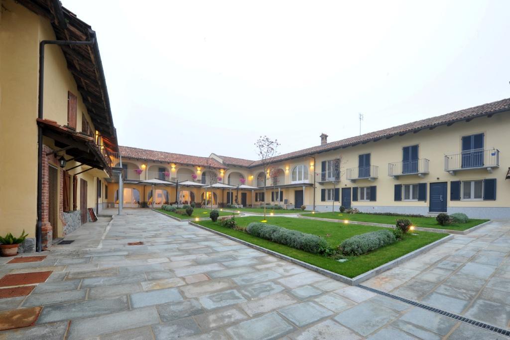 Agriturismo Cascina Varie Castagnito ภายนอก รูปภาพ