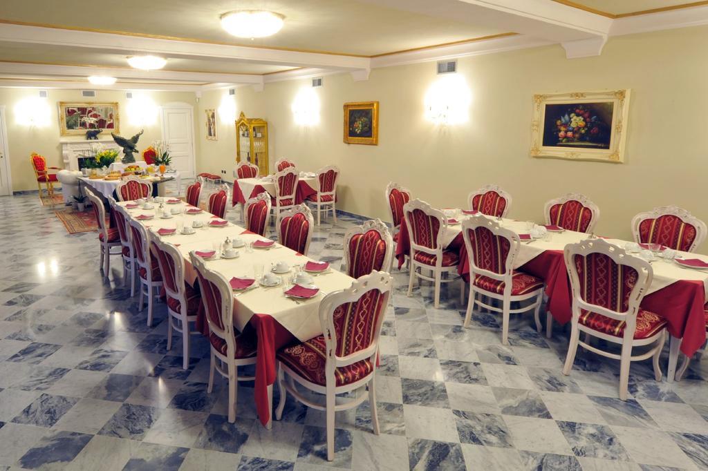 Agriturismo Cascina Varie Castagnito ภายนอก รูปภาพ