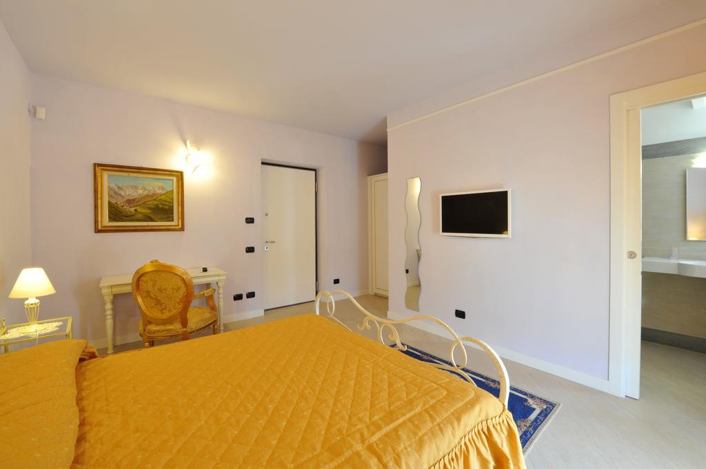Agriturismo Cascina Varie Castagnito ภายนอก รูปภาพ