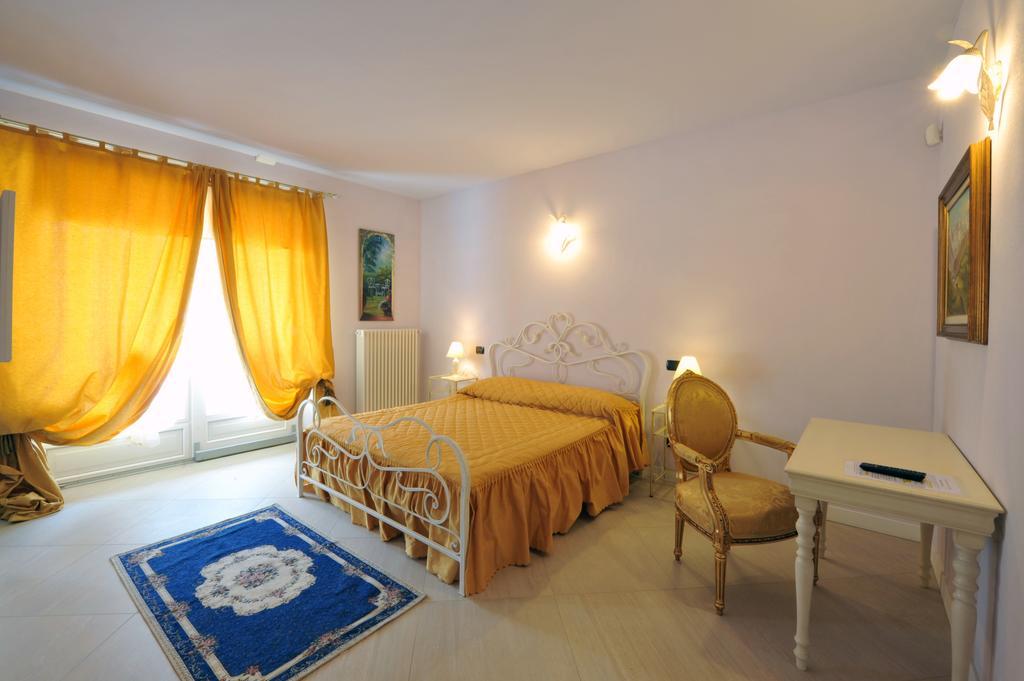 Agriturismo Cascina Varie Castagnito ภายนอก รูปภาพ
