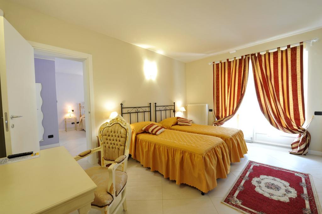 Agriturismo Cascina Varie Castagnito ภายนอก รูปภาพ