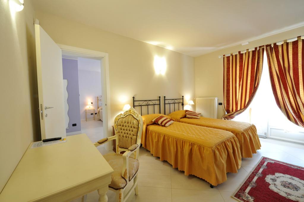 Agriturismo Cascina Varie Castagnito ภายนอก รูปภาพ
