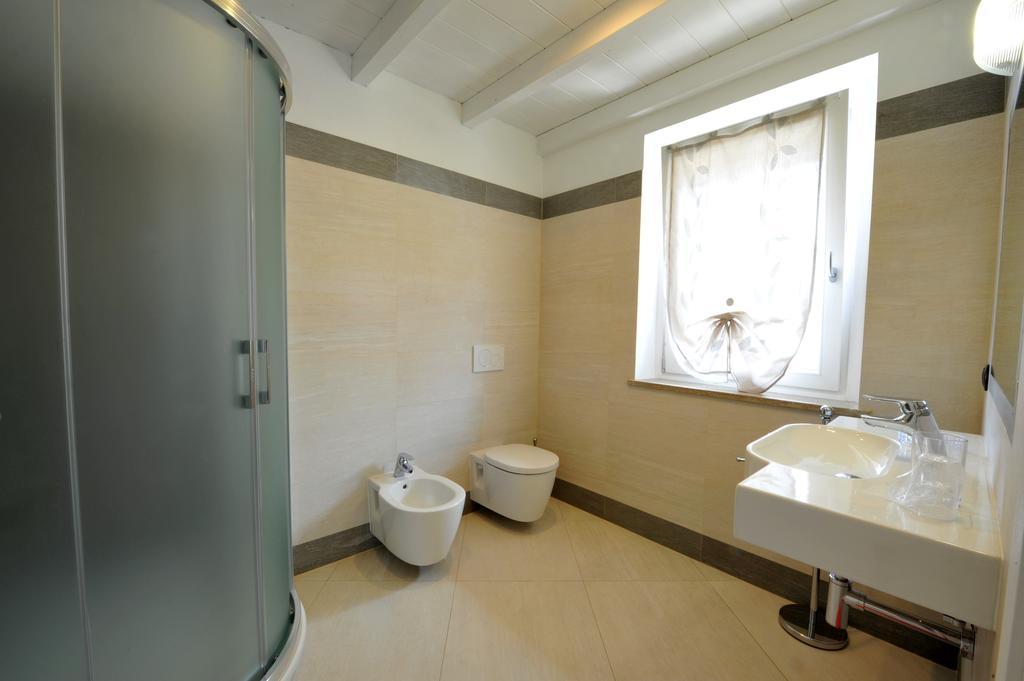 Agriturismo Cascina Varie Castagnito ภายนอก รูปภาพ