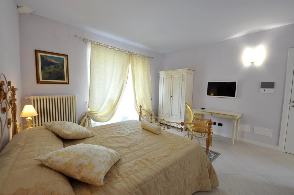 Agriturismo Cascina Varie Castagnito ภายนอก รูปภาพ