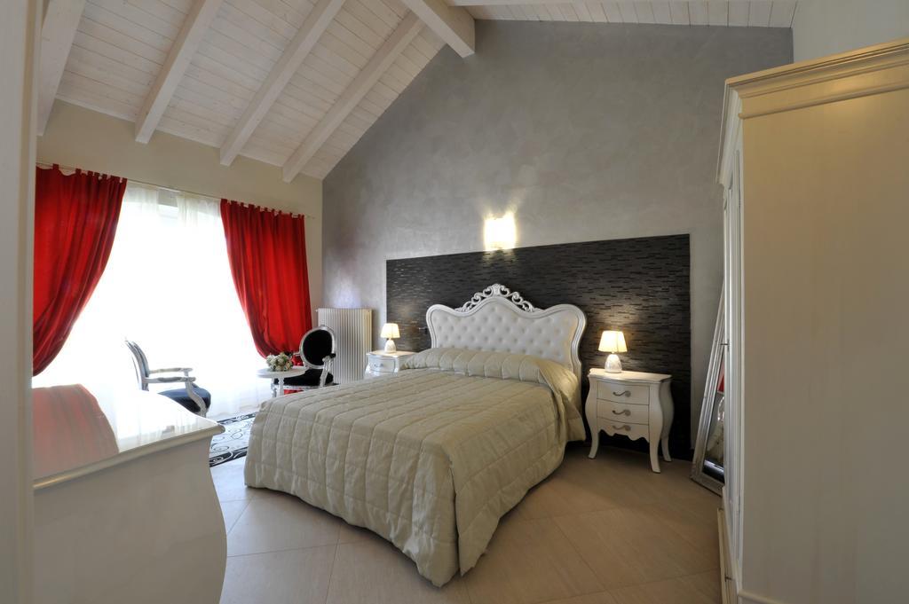 Agriturismo Cascina Varie Castagnito ภายนอก รูปภาพ
