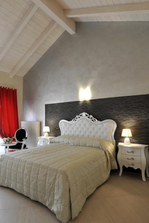 Agriturismo Cascina Varie Castagnito ภายนอก รูปภาพ