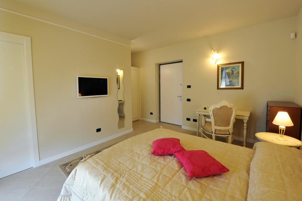 Agriturismo Cascina Varie Castagnito ภายนอก รูปภาพ
