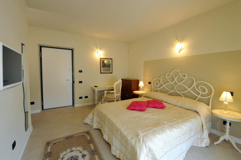 Agriturismo Cascina Varie Castagnito ภายนอก รูปภาพ