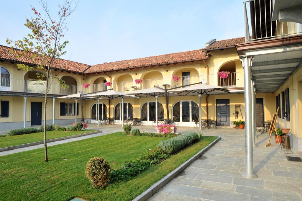 Agriturismo Cascina Varie Castagnito ภายนอก รูปภาพ