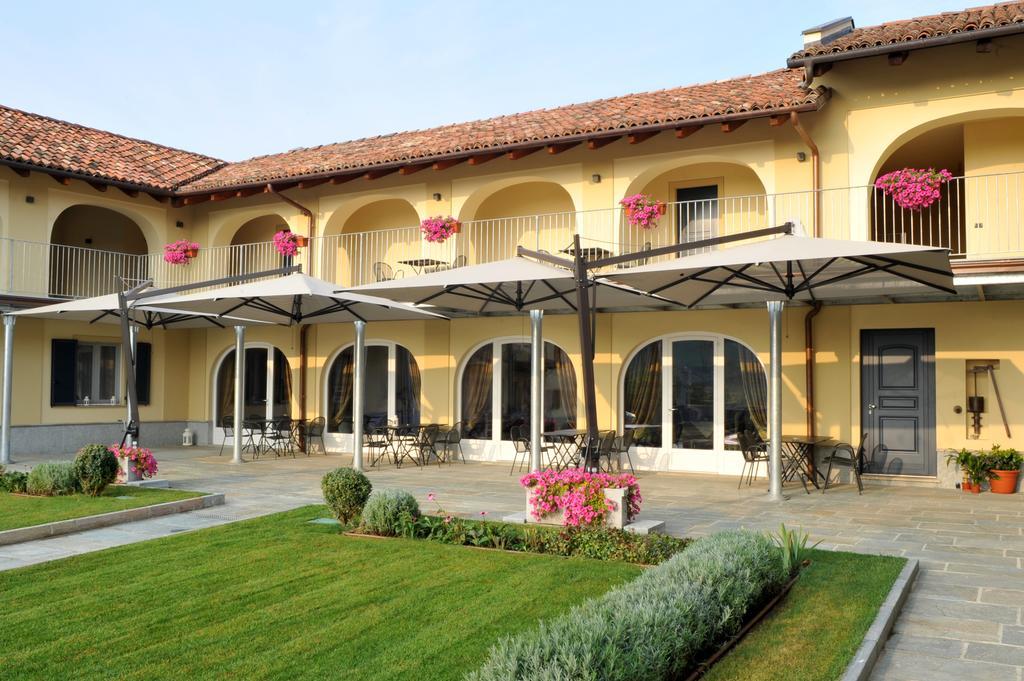Agriturismo Cascina Varie Castagnito ภายนอก รูปภาพ