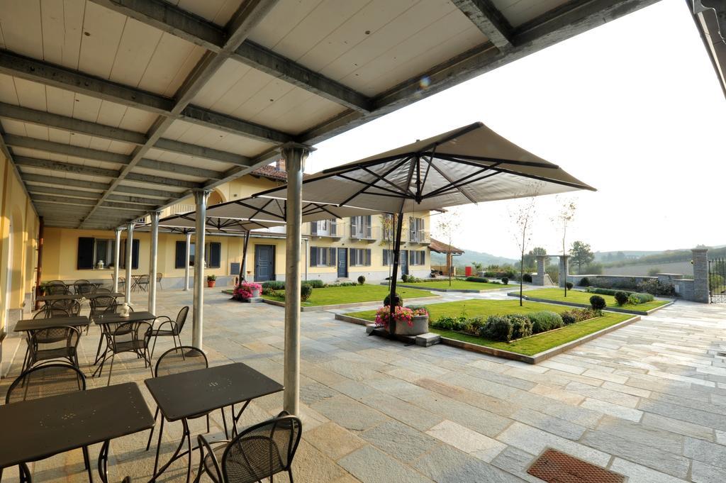 Agriturismo Cascina Varie Castagnito ภายนอก รูปภาพ