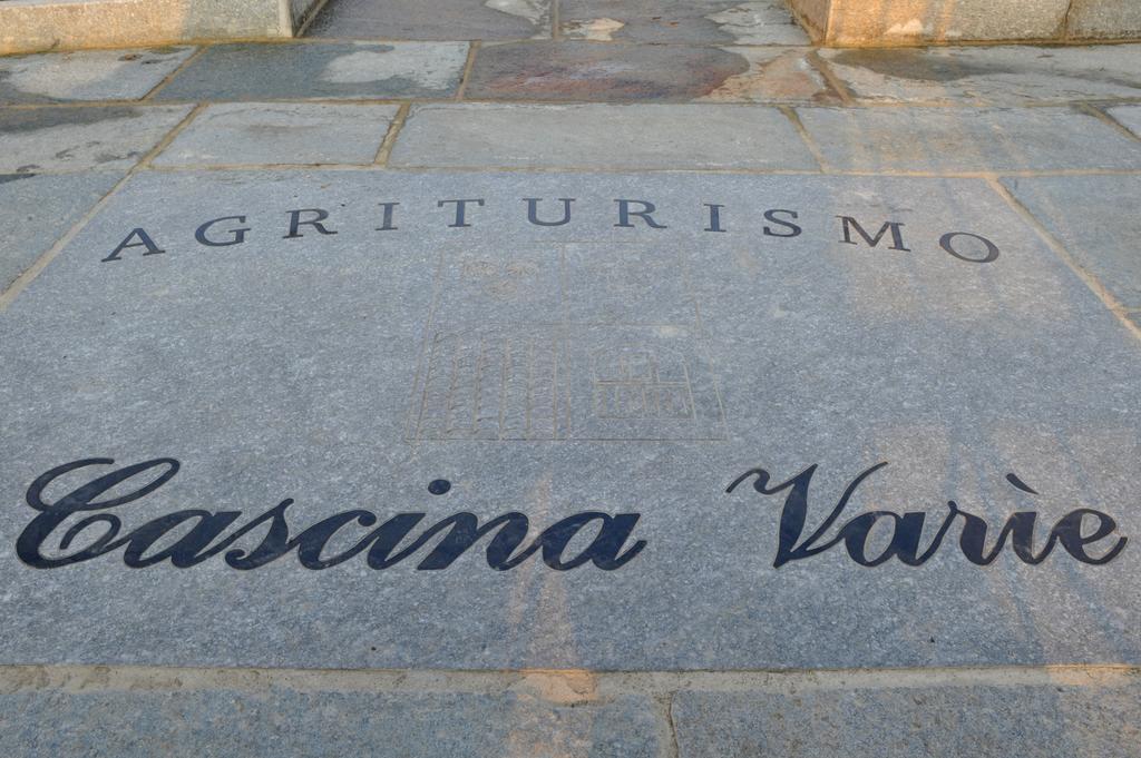 Agriturismo Cascina Varie Castagnito ภายนอก รูปภาพ