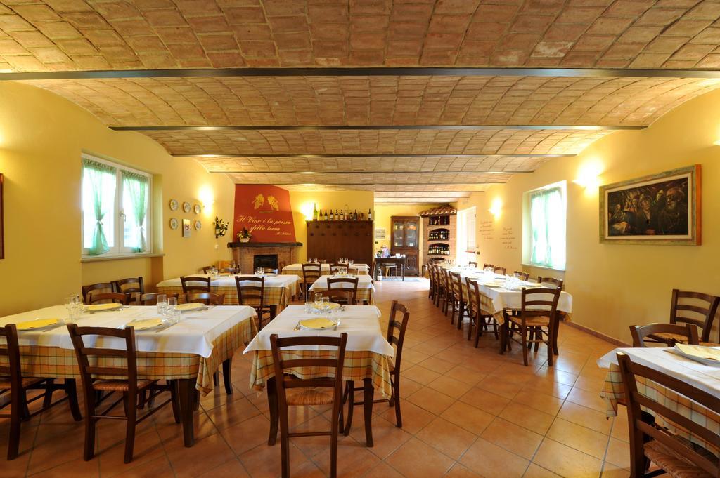 Agriturismo Cascina Varie Castagnito ภายนอก รูปภาพ