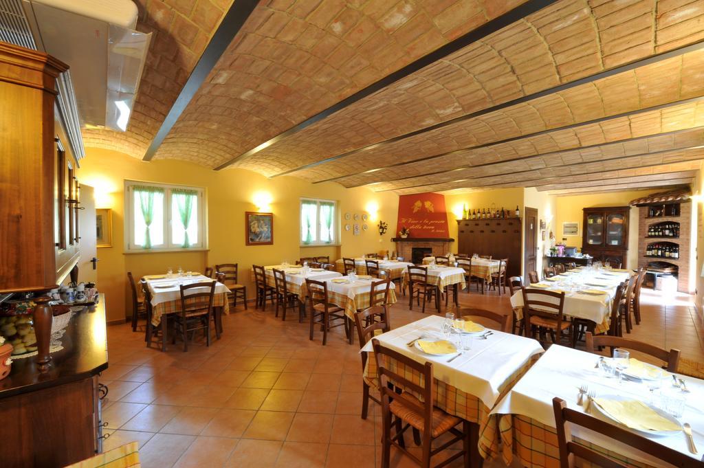 Agriturismo Cascina Varie Castagnito ภายนอก รูปภาพ