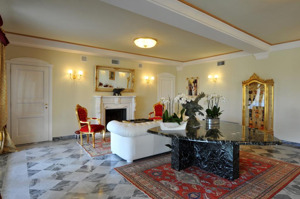 Agriturismo Cascina Varie Castagnito ภายนอก รูปภาพ