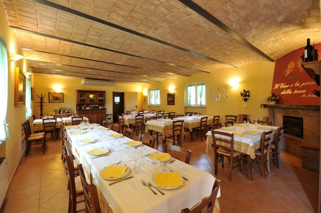Agriturismo Cascina Varie Castagnito ภายนอก รูปภาพ