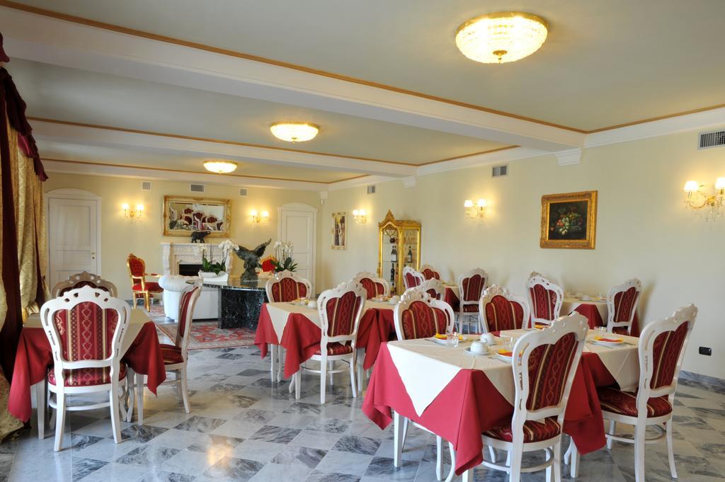 Agriturismo Cascina Varie Castagnito ภายนอก รูปภาพ