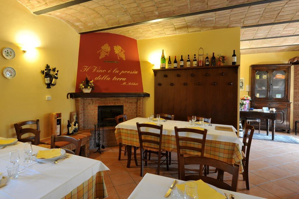 Agriturismo Cascina Varie Castagnito ภายนอก รูปภาพ